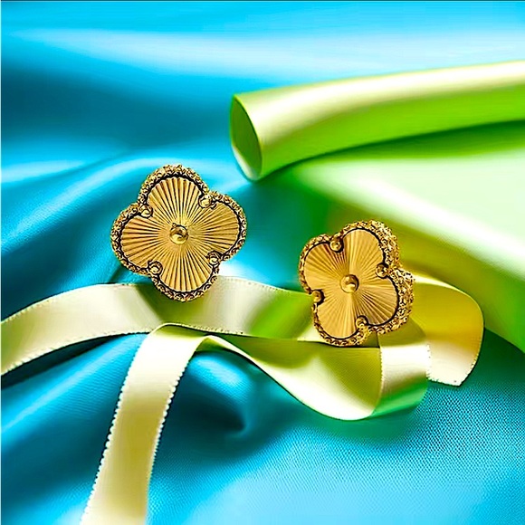 Gold Filled Four Leaf Clover Matching Necklace Bracelet Earrings Set - Picture 3 of 12